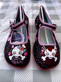CANDY SKULL size 6 (discoloured sole)
