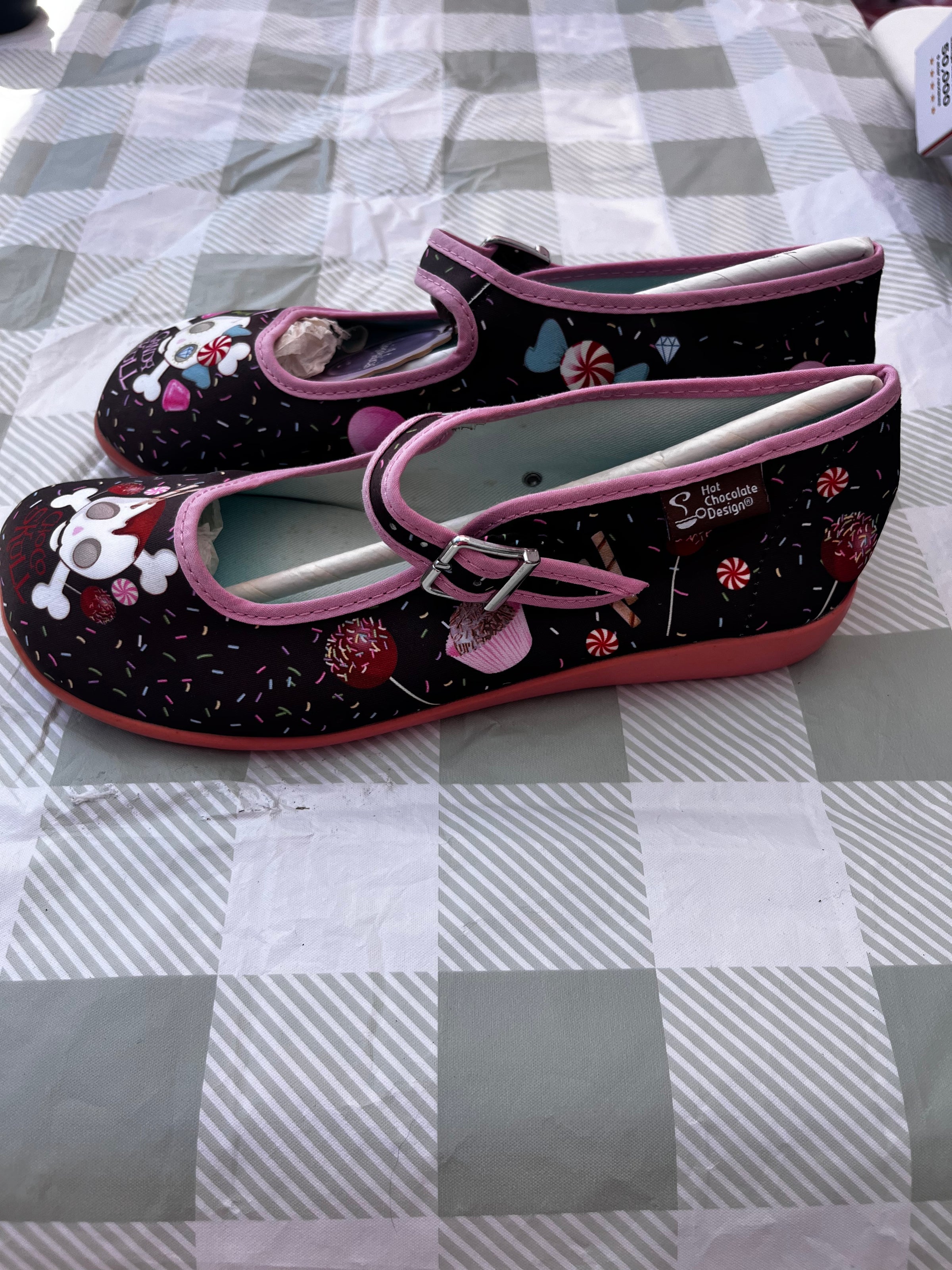 CANDY SKULL size 6 (discoloured sole)